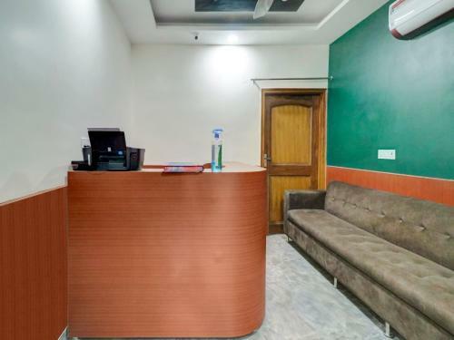 Hotel Oyo 74126 Manoj Residency
