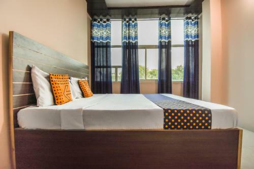 Spot On 65851 Hotel Hi Tech
