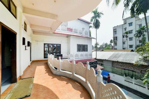 Hostal Oyo 79573 The Royal Inn