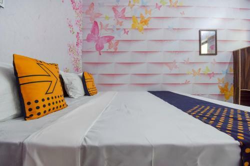 Spot On 75417 Hotel Adesh