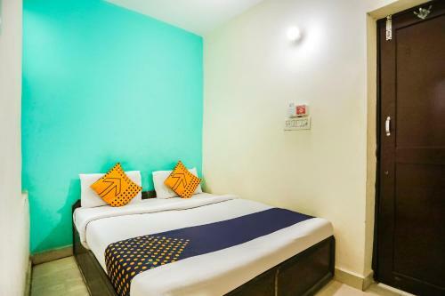Spot On 37919 Green Star Hotel