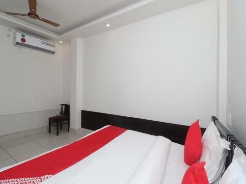 Oyo 26989 Hotel Invogue