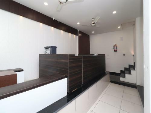 Oyo 26989 Hotel Invogue