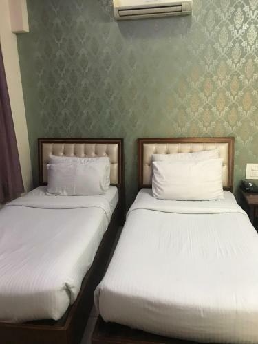Hotel Leela Residency