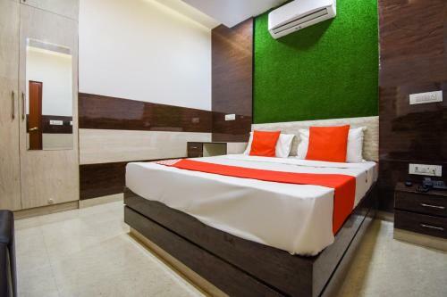 Oyo 70744 Hotel Atharv