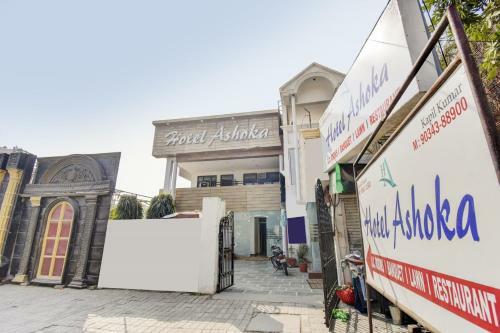 Oyo 15742 Hotel Ashoka