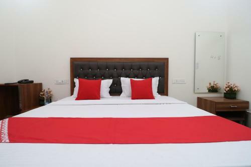 Oyo 28575 Hotel J&b