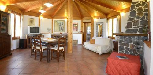 Alghero Villa Sleeps 4 Pool Air Con Wifi