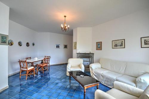Amalfi Apartment Sleeps 4 Air Con