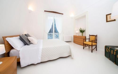Amalfi Villa Sleeps 8 With Air Con