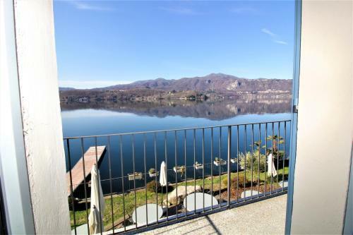 Lakefront Apartment With Spectacular Views