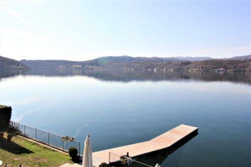 Lakefront Apartment With Spectacular Views