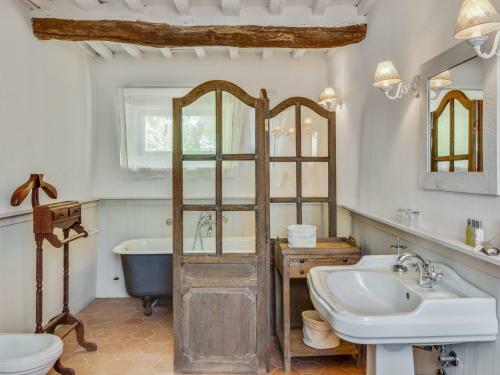 Rustic Apartment In Anghiari With Private Terrace