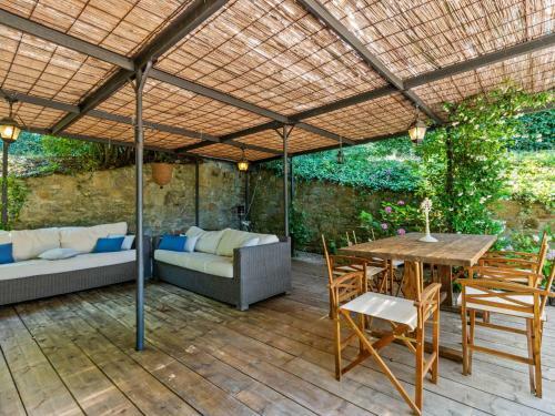 Rustic Apartment In Anghiari With Pool