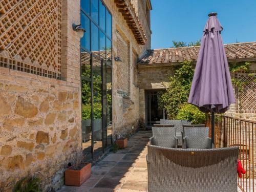 Rustic Apartment In Anghiari With Pool