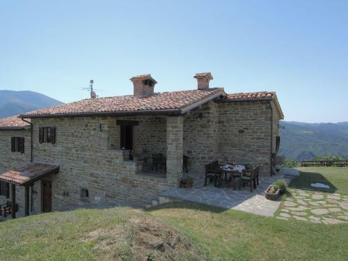 Stunning Villa In Apecchio With Jacuzzi