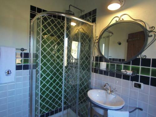 Amazing Villa In Apecchio With Swimming Pool