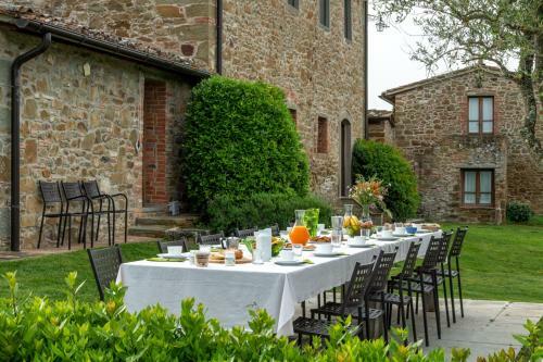 Arezzo Villa Sleeps 20 With Pool