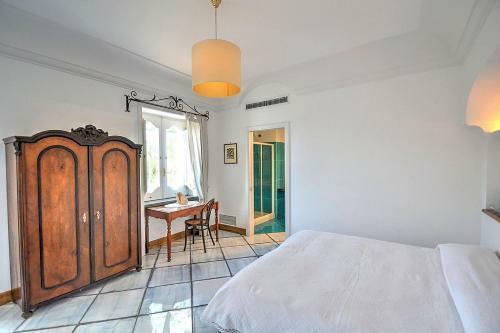 Arienzo Villa Sleeps 12 With Pool And Air Con