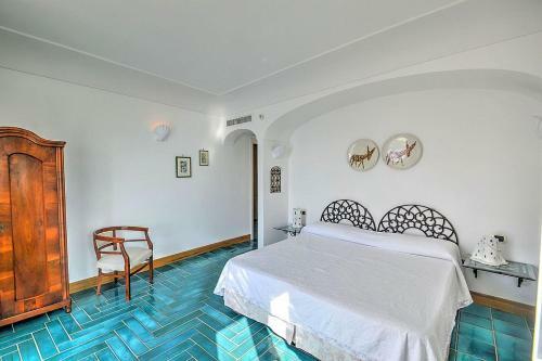Arienzo Villa Sleeps 12 With Pool And Air Con