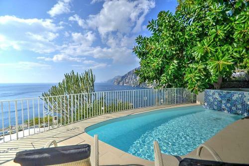 Arienzo Villa Sleeps 12 With Pool And Air Con