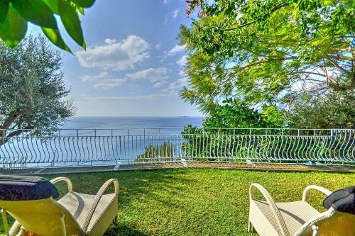 Arienzo Villa Sleeps 12 With Pool And Air Con