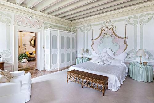 Case Di San Martino Villa Sleeps 14 With Pool And Air Con