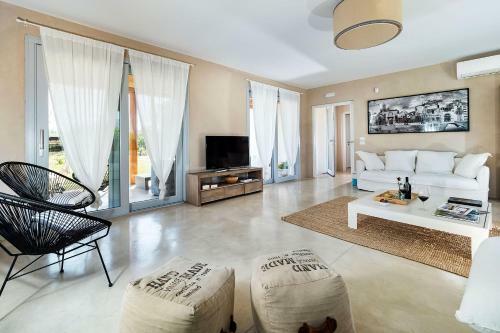 Capo Negro Villa Sleeps 10 Pool Air Con Wifi