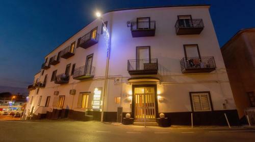 Hostal Naro Suites And Rooms