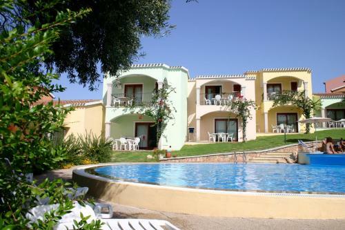 Badesi Apartment Sleeps 4 With Pool And Wifi