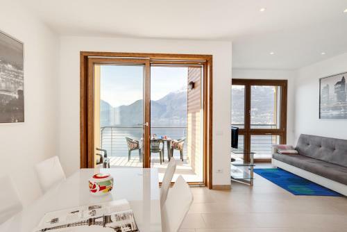 Bright Apartment With Balcony, Lake View & Shared Garden!