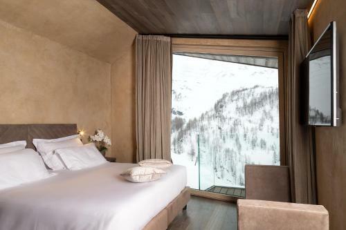 Bergman Mountain Hotel