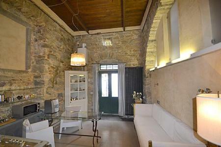 Campiglia Holiday Home Sleeps 3