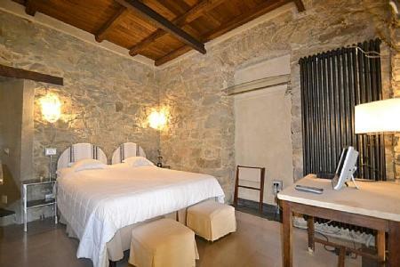 Campiglia Holiday Home Sleeps 3