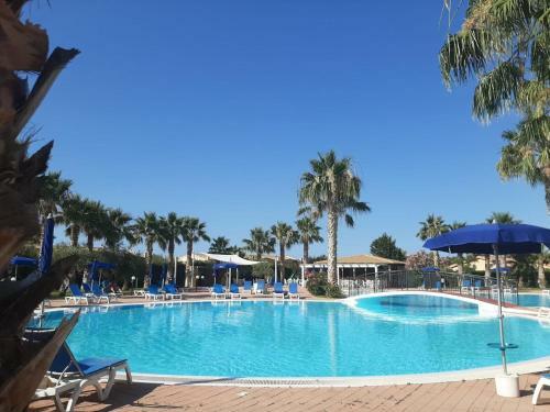 Villa Inviting Apartment In Campofelice Di Roccella With Patio