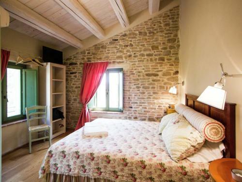 Beautiful Villa In Barchi With Private Pool