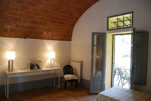 Castelfiorentino Villa Sleeps 4 Pool