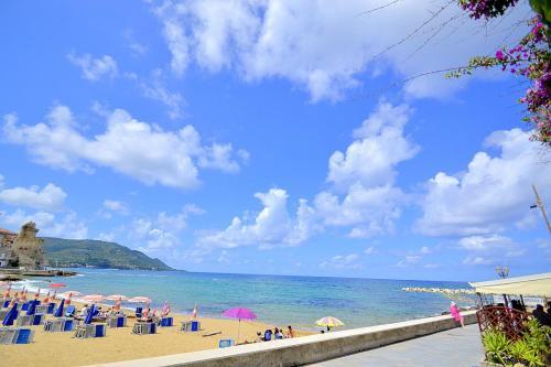 Castellabate Villa Sleeps 3 With Air Con
