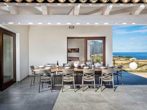 Elegant Villa With Private Pool And Sea View