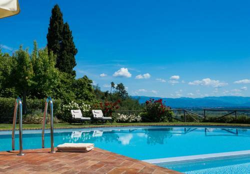 Luxury 6-bed Tuscan Villa Near Lucca