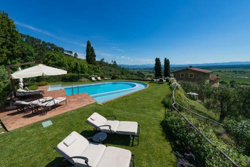 Luxury 6-bed Tuscan Villa Near Lucca