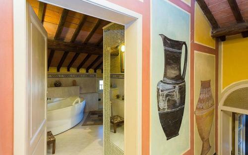 Castiglione Del Lago Villa Sleeps 12 Pool