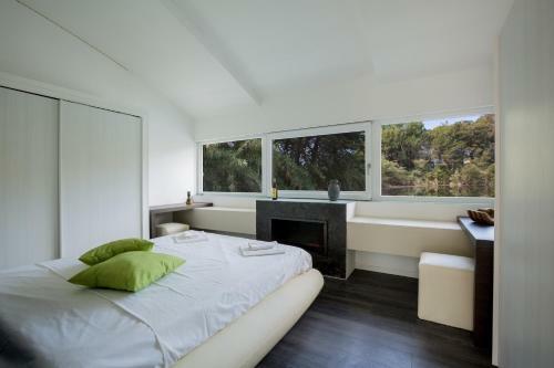 Floating House Emb� Experience