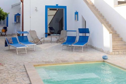 Cerfignano Holiday Home Sleeps 6 With Pool And Air Con