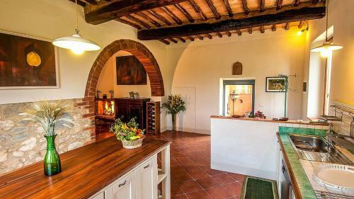 Razzaia Villa Sleeps 14 With Pool And Air Con