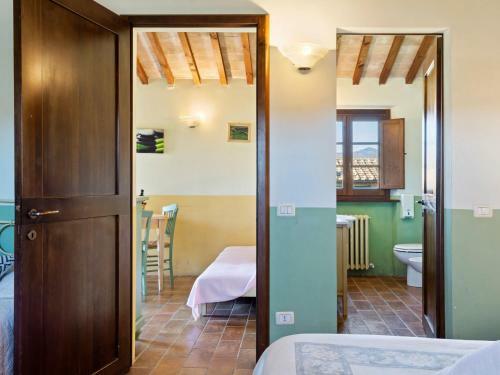 Quaint Cottage In Citt� Della Pieve With Swimming Pool