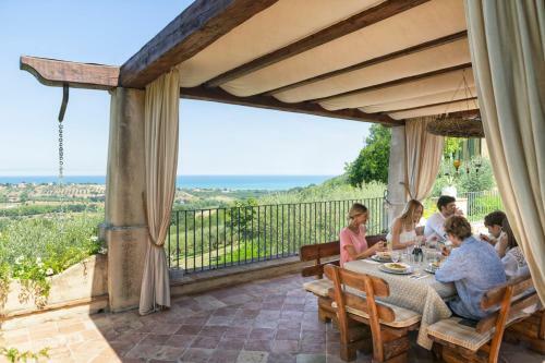 Civitanova Alta Villa Sleeps 20 With Pool And Air Con