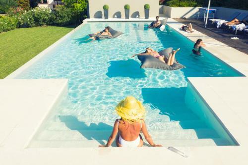 Civitanova Alta Villa Sleeps 20 With Pool And Air Con