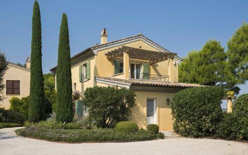 Civitanova Alta Villa Sleeps 20 With Pool And Air Con