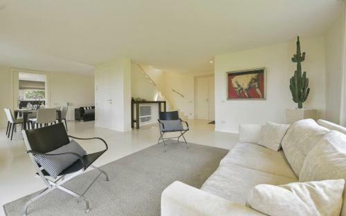 Civitanova Alta Villa Sleeps 20 With Pool And Air Con